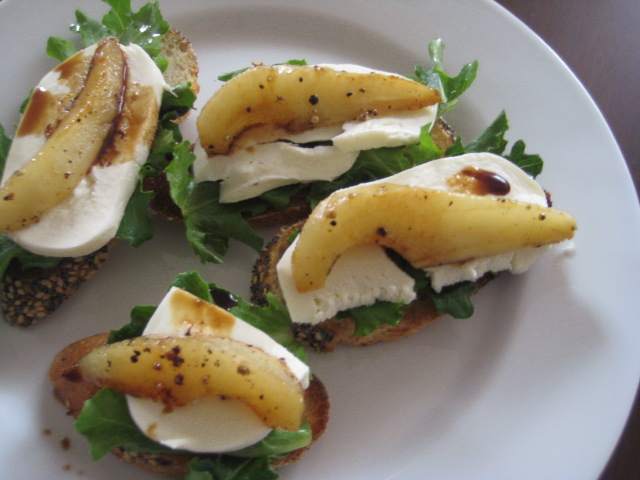 Crostini with Fresh Mozzarella and Caramelized Pears Ronit Penso